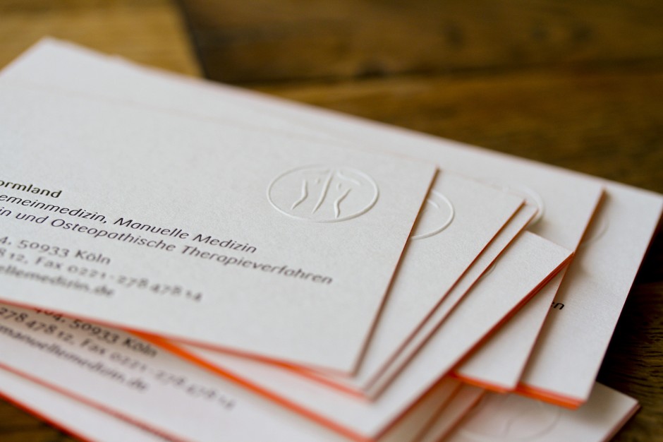 visitenkarte-tiefdruck-letterpress-farbschnitt-berlin-prägung-design (1)